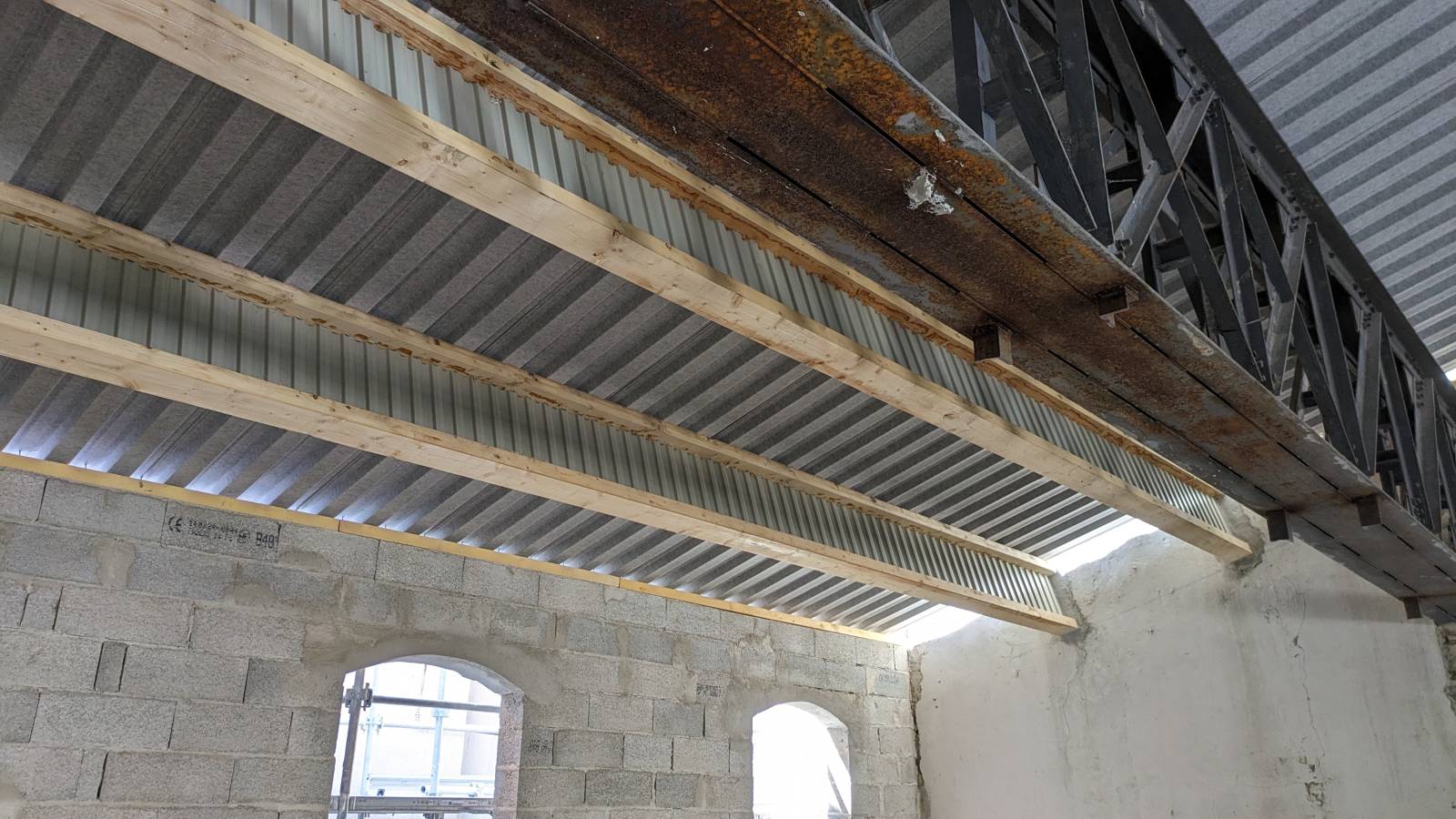 Installation des poutres NAILWEB sur l'hôtel Beauvau à Marseille