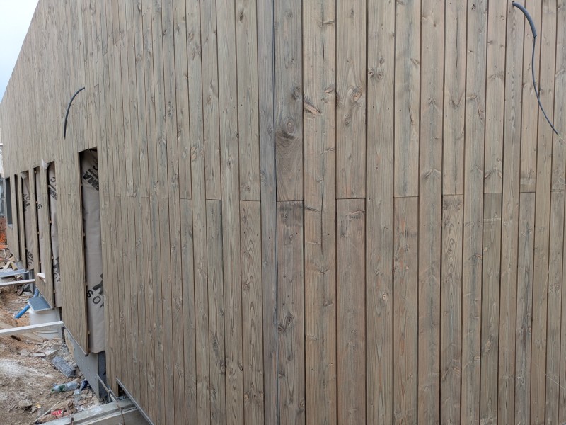 Réalisation d’un bardage bois vertical et rénovation des façades au Collège de Brignoles dans le Var