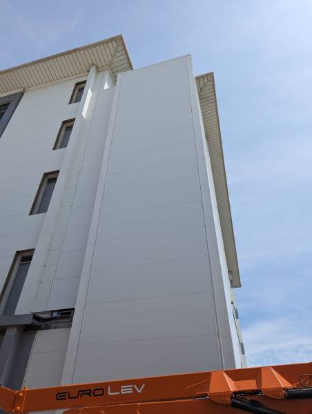 Démarrage des façades sur le site d'AIRBUS à Marignane