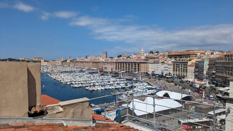 VU DE L'HOTEL BEAUVAU SUR LE PORT DE MARSEILLE