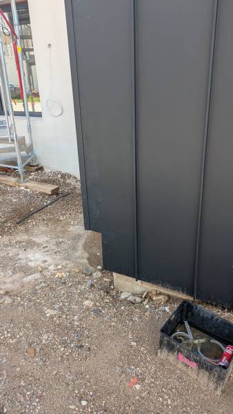 Bardage en zinc à joint debout sur facades béton site sensible TOULON