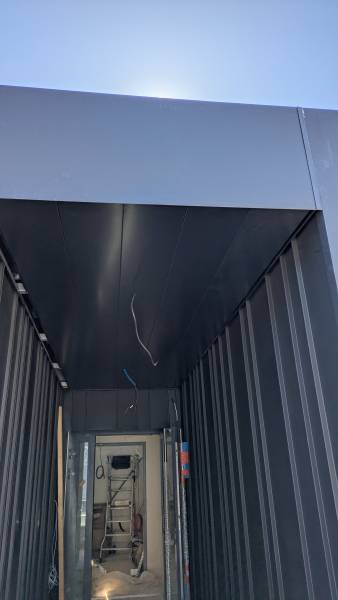 Bardage en zinc à joint debout sur facades béton site sensible TOULON