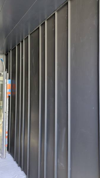 Bardage en zinc à joint debout sur facades béton site sensible TOULON