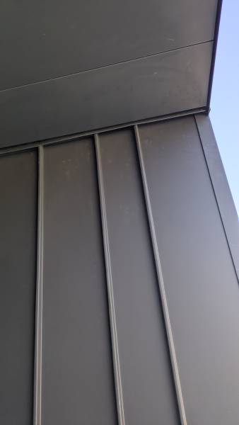 Bardage en zinc à joint debout sur facades béton site sensible TOULON