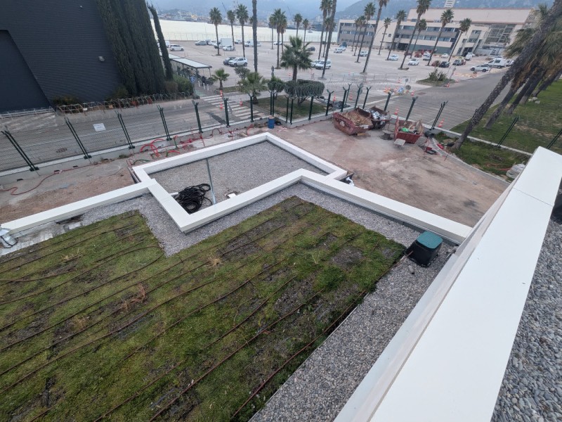 Etanchéité bicouche et végétalisée sur toiture béton au Mourillon à Toulon dans le Var